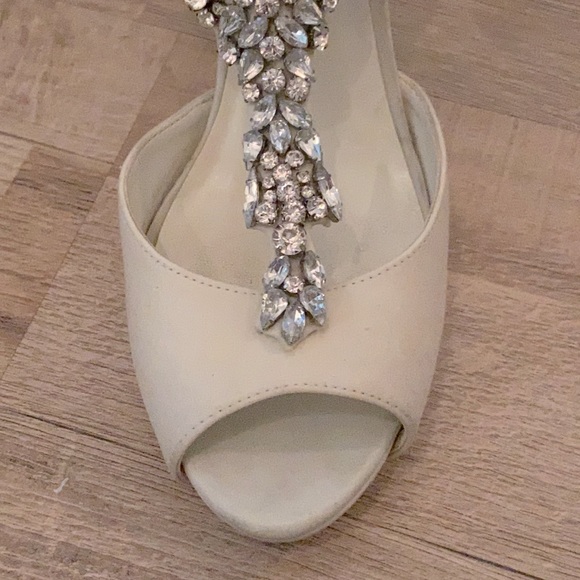 NEW Jenny Packham White Sparkly Heels, size 8.5 - Picture 5 of 5